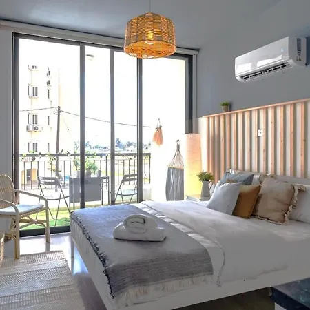 Quartz - Cozy W Balcony In * 拉纳卡
